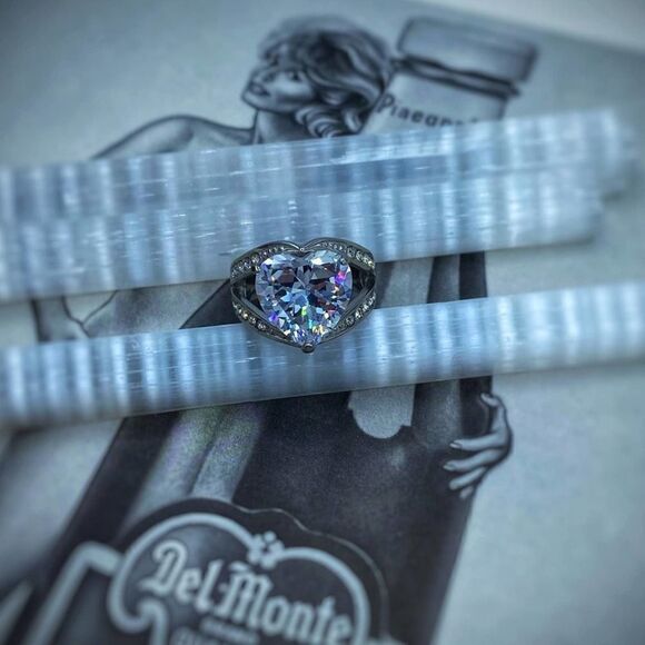 TK316 Stainless Steel Cubic Zirconia Heart Ring Size 5 - Picture 2 of 10